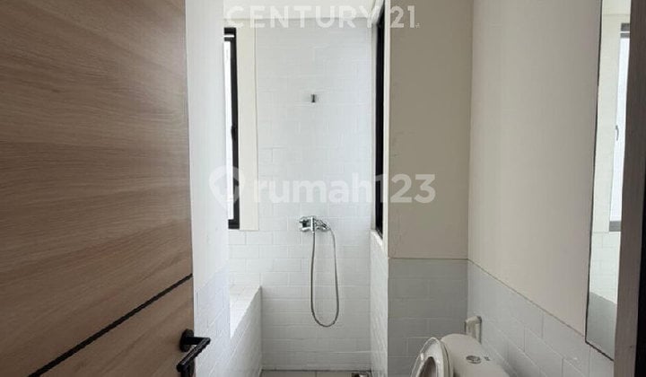Rumah Dua Lantai Jual Cepat Siap Huni di Lippo Karawaci Tangerang