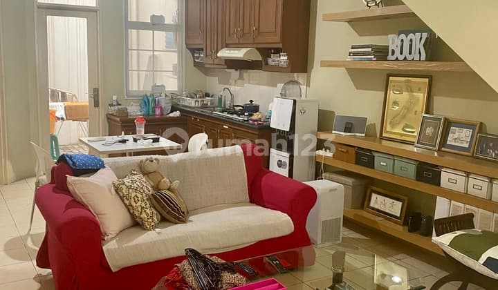 Townhouse Taman Paris Lantai Bawah Kondisi Bagus