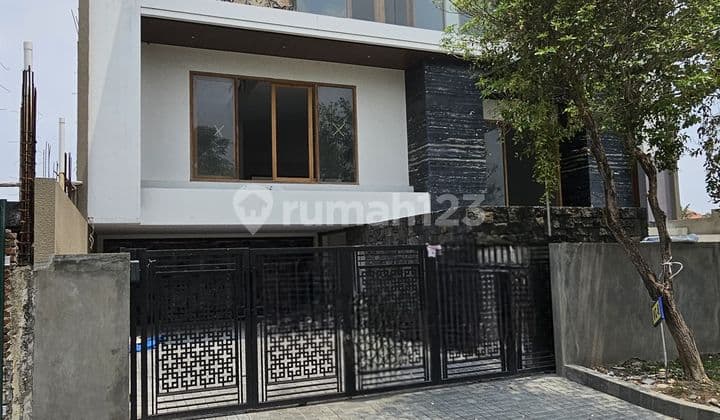 New and Luxurious House, Suitable for Large Families in Graha Family.
