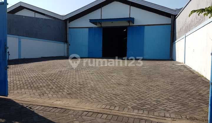 Gudang luas di Margomulyo Permai, siap huni