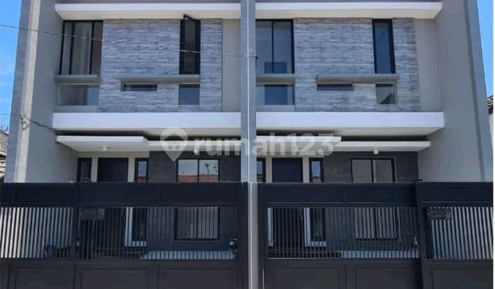 2 Rumah Jejer Gandeng Di Klampis, Bisa Tetanggan Sama Sodara Donk..