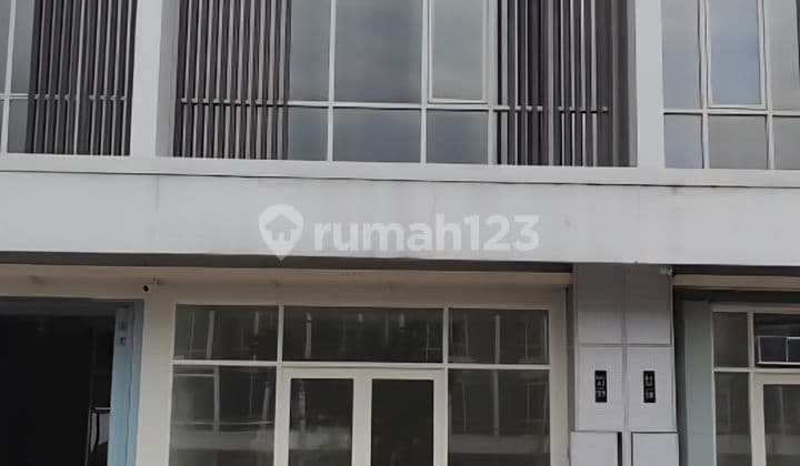 Ruko 3 Lantai North West Row Jalan Lebar Siap Huni