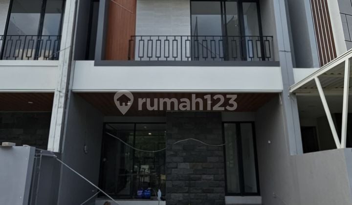 Baru Gress, Lokasi Strategis Di Manyar