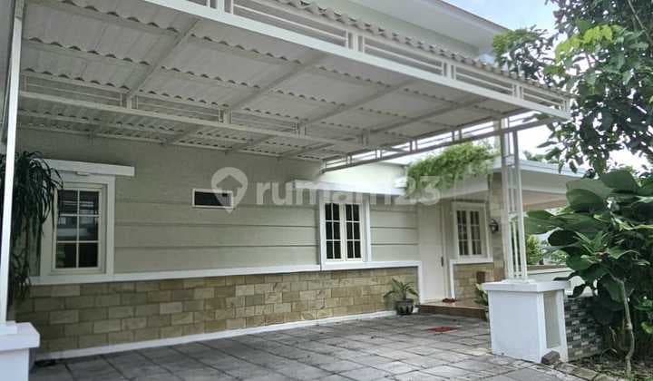Rumah Hook Samping Taman Bawa Hoki di Royal Residence