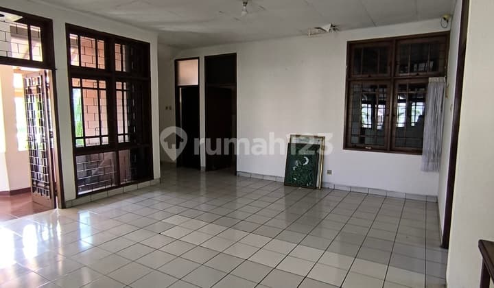 Cocok Untuk Usaha, Rumah Hook, Pinggir Jalan Raya, Rame, Bisa Usaha Villa Melati Mas