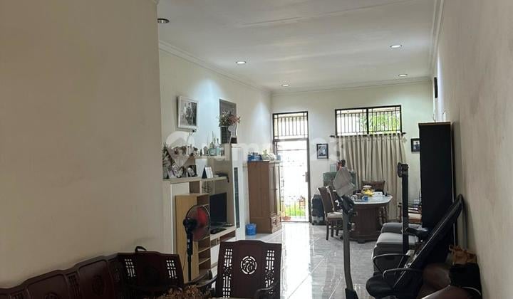 Rumah Gading Serpong, Luas 300 M, Lokasi Strategis