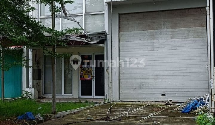 Warehouse in Bizzpoint Warehouse Complex