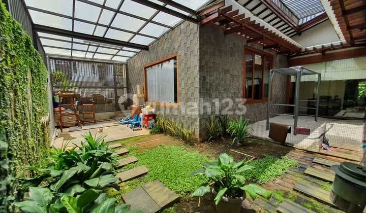 For Sale Semi-Furnished Luxury House on Jalan Pulomas Barat III, East Jakarta 13210, Pulomas