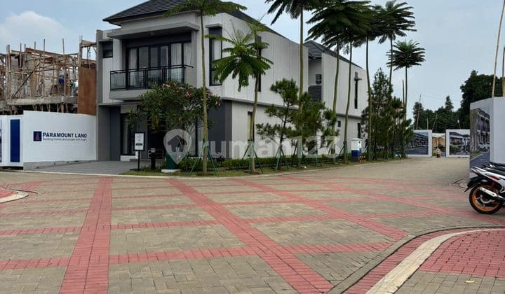 Houses in Paramount Land, beautiful luxury, multiple floors.