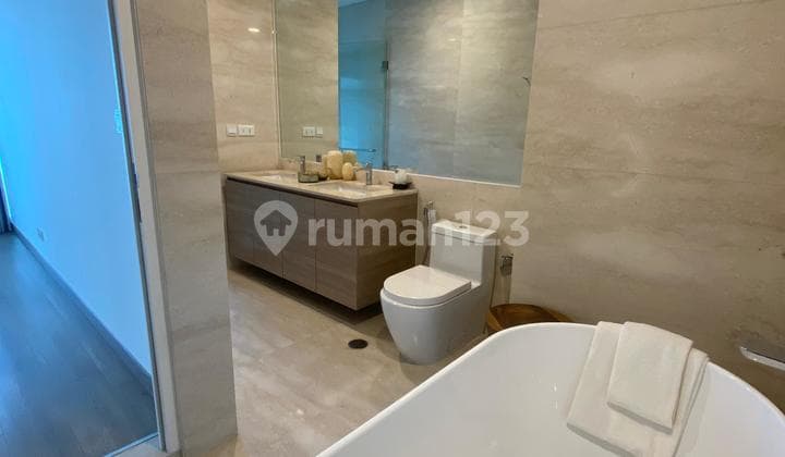 Luxury Apartment with Complete Facilities, Freehold Title, Two Bedrooms, Sudirman.