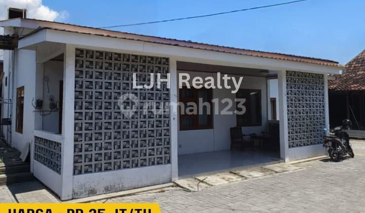 For Rent: House, Location: Solo Street, DIY