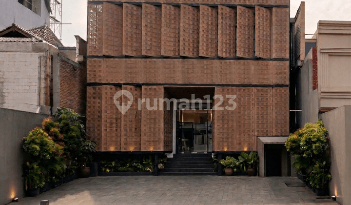 3rd Floor Commercial Space in Senopati Gunawarman with Elevator, Strategic Location