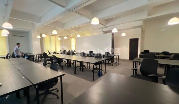 GEDUNG MINI BUILDING 4,5 LANTAI ADA LIFT MENTENG PARKIR LUAS EX KANTOR AREA KOMERSIL