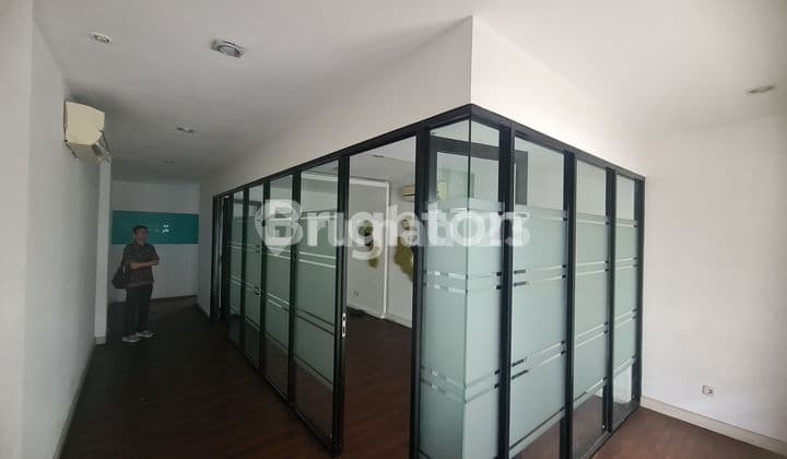 Ruko 3 Lantai Di Sudirman Park Semi Furnished Siap Huni Dekat Sudirman Thamrin