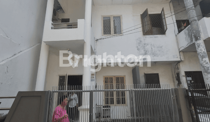RUMAH 2 1/2 TINGKAT DI TOMANG RAPIH SIAP HUNI