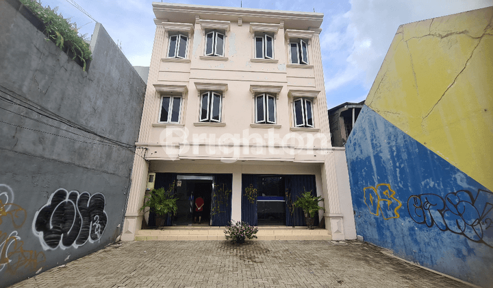 RUKO GANDENG 3 LANTAI + ROOFTOP EX BANK KEBAYORAN BARU PARKIR LUAS DAERAH KOMERSIL