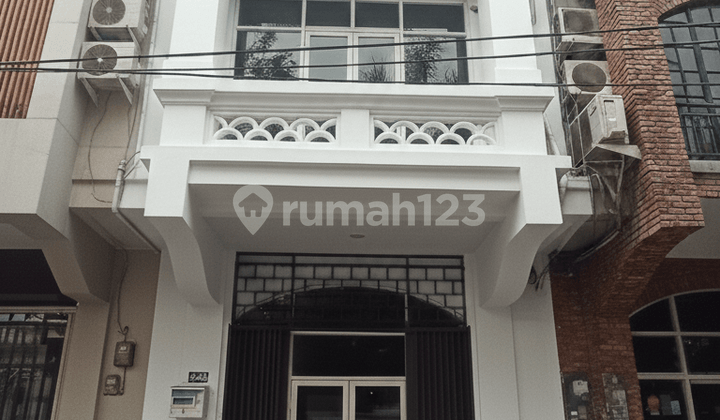 Ruko 4 Lantai Permata Senayan Semi Furnished Siap Huni
