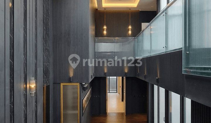 Ruko Gandeng Ruang Usaha 1,5 Lantai di Menteng Strategis Area Komersil Parkir Luas