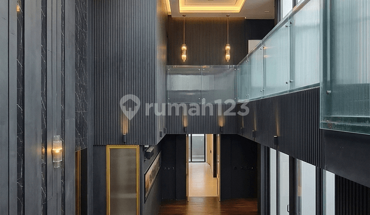 Ruko Gandeng Ruang Usaha 1,5 Lantai di Menteng Strategis Area Komersil Parkir Luas