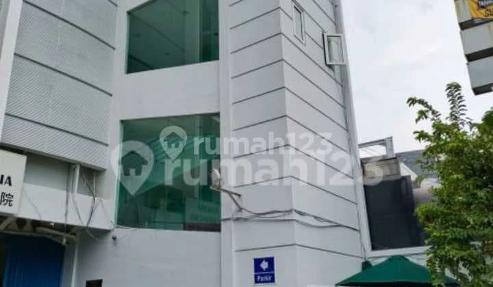 Gedung Mini Building 3 Lantai Bandengan Ex Kantor Parkir Luas Bebas Banjir
