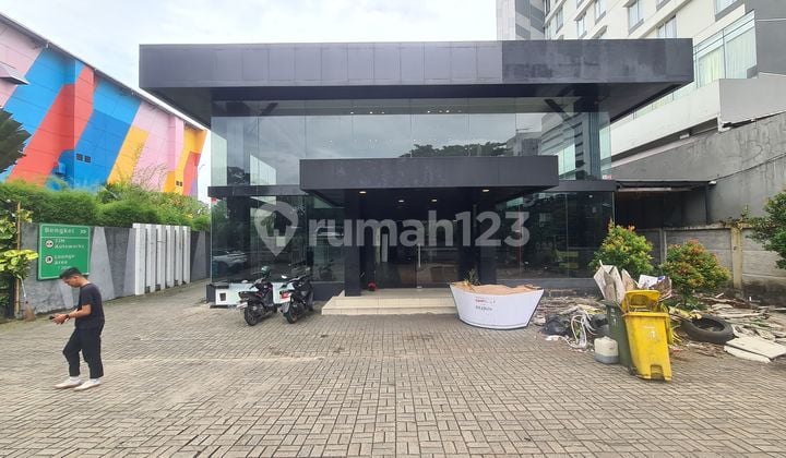 Gedung Showroom 2 Lantai Tb Simatupang Ada Bengkel Parkir Luas Dekat Tol