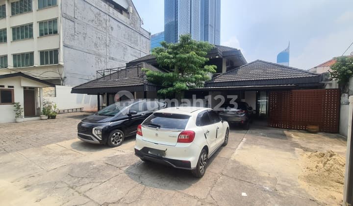 RUANG USAHA EX RESTO 2 LANTAI MENTENG JAKARTA PUSAT DEKAT MALL MRT