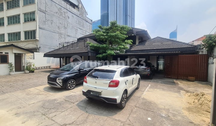 RUANG USAHA EX RESTO 2 LANTAI MENTENG JAKARTA PUSAT DEKAT MALL MRT