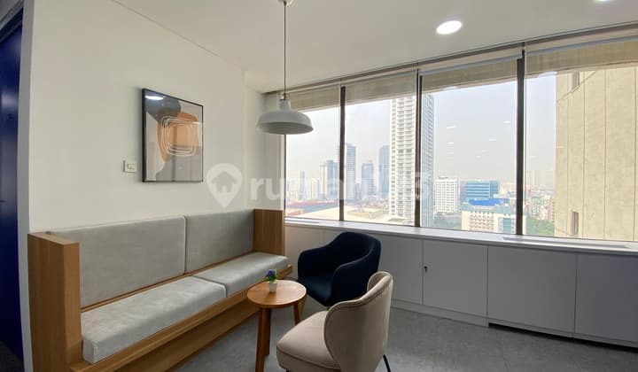 Sewa Kantor Unit Furnished 2 Pax di Menara Cakrawala Thamrin