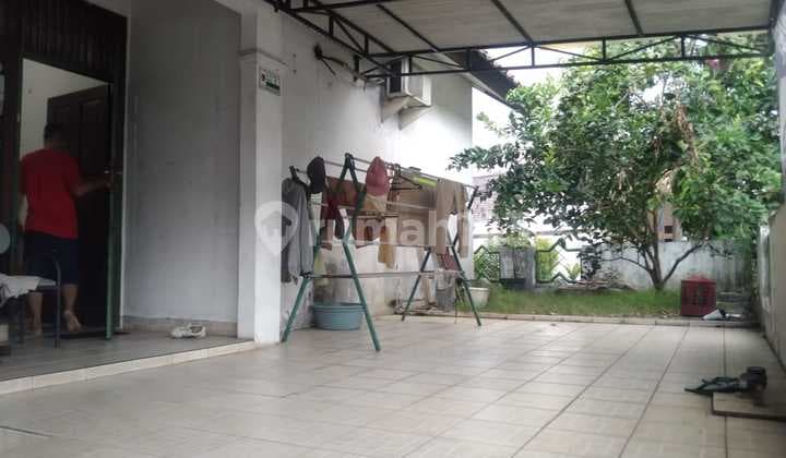 House for Sale in Villa Melati Mas, Strategic Location, Spacious Yard