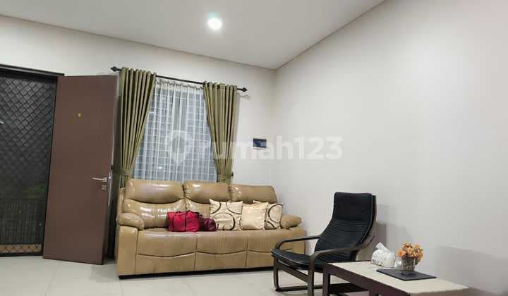 Rumah Dijual 2 Lantai Rapi Bersih Siap Huni di Regency Melati Mas