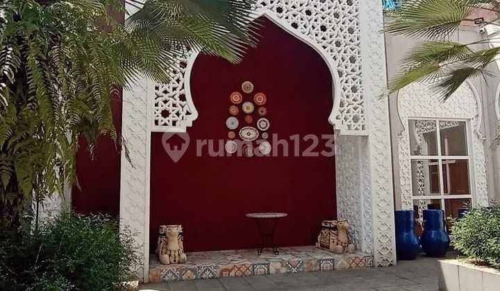 Rumah Gaya Maroko Plus Kolam Renang Siap Huni Sentul City