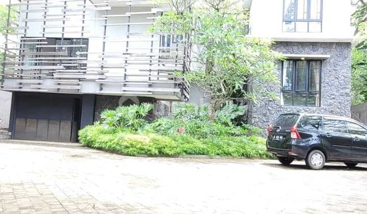 Rumah Nuansa Asri Dengan Sisa Tanah Luas Siap Huni Sentul City