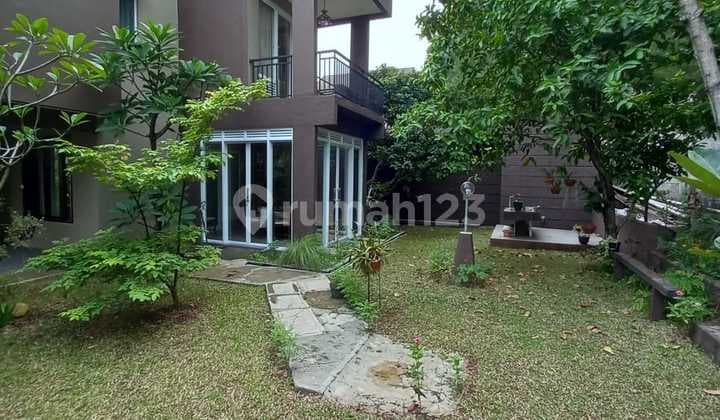 Rumah Posisi Hook Nuansa Asri Sentul City