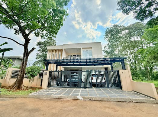 Rumah 3 Lantai Nuansa Asri Furnish Siap Huni Sentul City