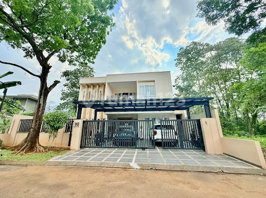 Rumah 3 Lantai Nuansa Asri Furnish Siap Huni Sentul City