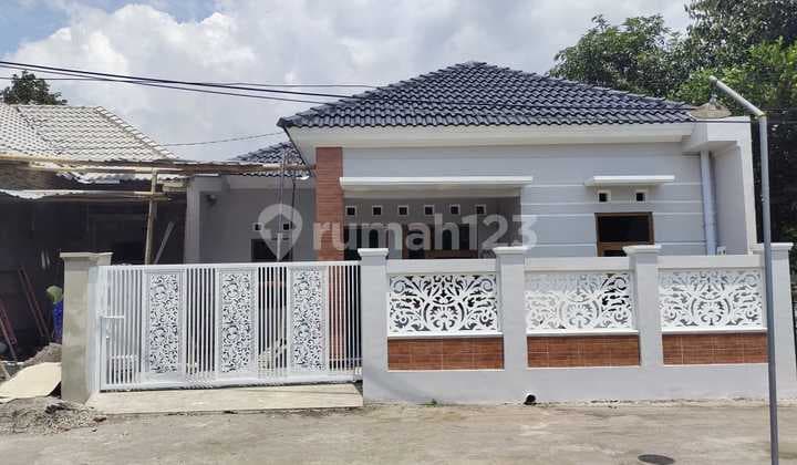 Beautiful Minimalist House in Selomartani Near SMPN Kalasan Jogja