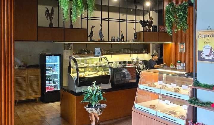 For Sale - Coffeeshop / Bisnis F&B Siap Operasi di Seminyak, Bali
