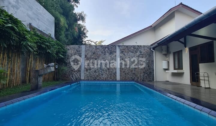 Rumah Asri Lingkungan Ekspatriat, Area Tenang Bebas Banjir