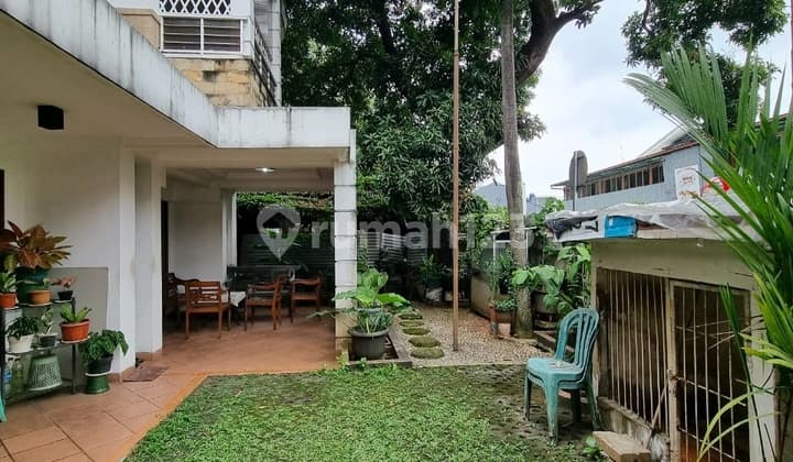 Jual tanah + rumah lama kontruksi Kokoh, lokasi bisnis terbaik Kemang raya