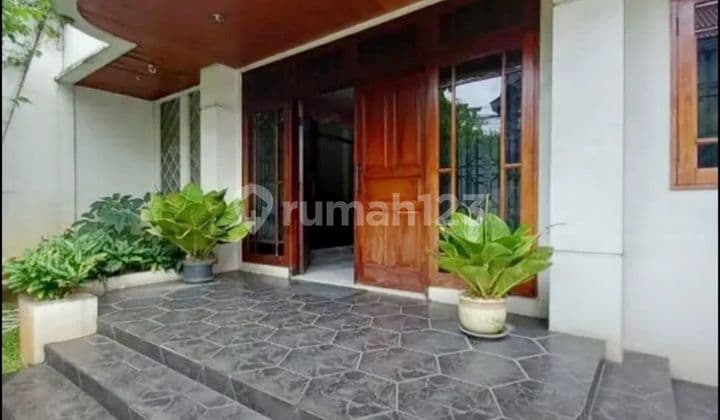 Prime area Menteng near Suropati Park, comfortable neighborhood