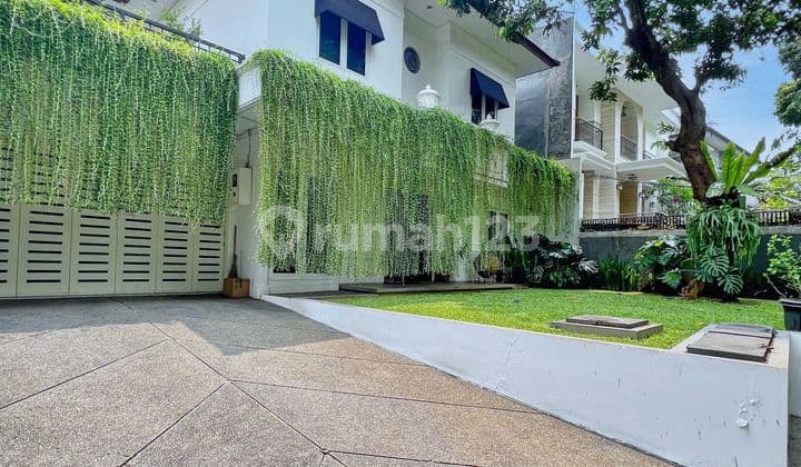 Kebayoran Baru favorite location, Tirtayasa area, well-maintained move-in ready house.