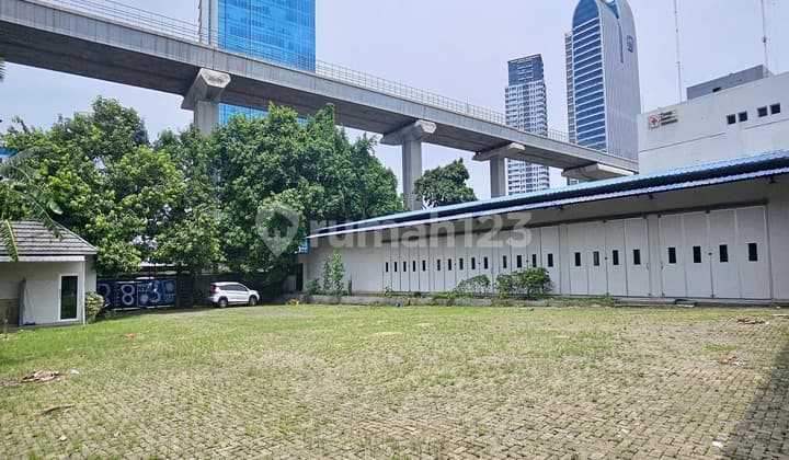 Lahan Komersil Gatsu, Lokasi Premium