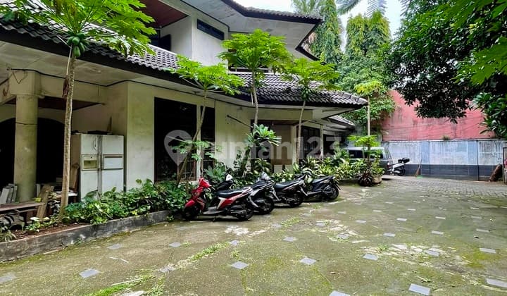 Prime Location…!! Near Sriwijaya & Senopari Area, New Kebayoran House