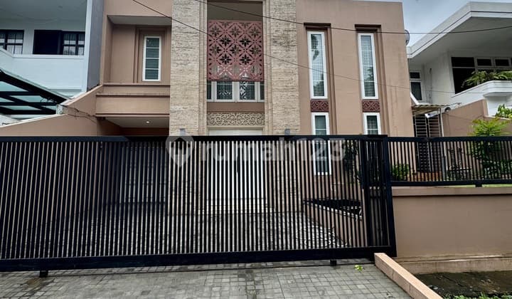 Rumah Siap Huni Terawat Baik | Lokasi Prime Jalan Lebar