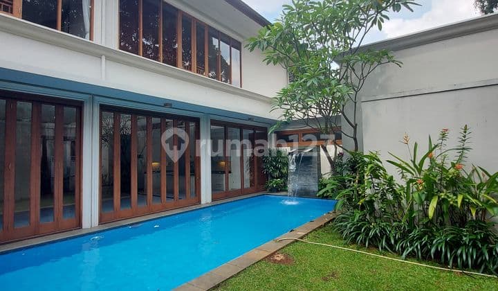 Rumah Lingkungan Ekspatriat Dalam Private Compound