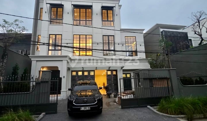 Rumah Mewah Baru. Kebayoran Baru. View Scbd
