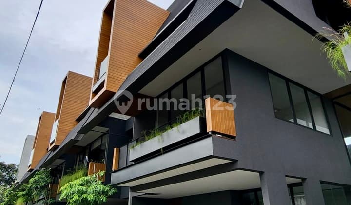 Towhouse Eksklusif Mewah..! Prime Area Kemang Selatan