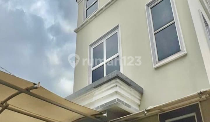 Gedung Kantor 3 Lantai Lokasi Bisnis Karang Tengah Lebak Bulus