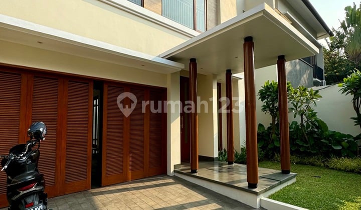 Hunian Lingkungan Elite Dekat Cipete Raya, Rumah Mewah Renovated