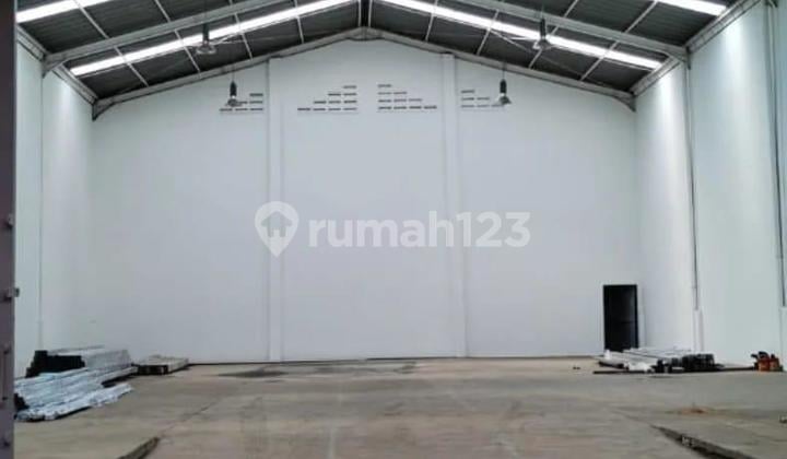 Strategis! Gudang Gandeng dan Kantor Siap Pakai Salembaran